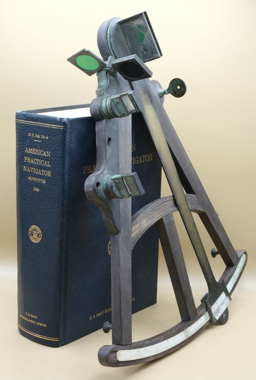 E235 - OCTANT, ENGLISH, EARLY 19TH CENTURY, FRONT OBLIQUE VIEW (Image 1817b)