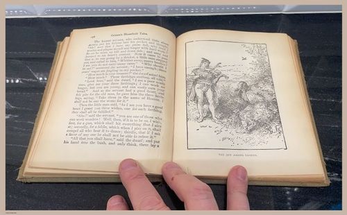 E328 - Fairy Tales by the Brothers Grimm - i8112(4)