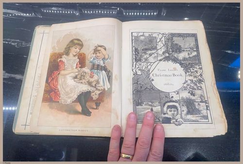 E442 - The Christmas Book - i9127