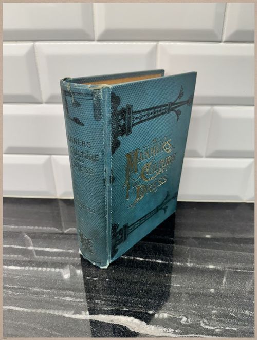 E627 - Manners, Culture and Dress - 1894 - 9154